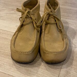 Clarks Men's Chukka Suede Boots in Light Brown